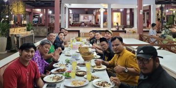 Pemuda LDII Sidoarjo dan Pimpinan Daerah Pemuda Muhammadiyah PDPM mengadakan pertemuan di RM Lesehan Joyo Sidoarjo Minggu 119 Dok LINES