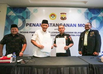 Penandatanganan nota kesepahaman antara DPP LDII dengan Senkom Mitra Polri di Ponpes Minhaajurrosyidin, Sabtu (10/9). Foto: LINES.