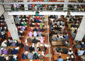 Para santri LDII di Ponpes Wali Barokah sedang mengikuti pelajaran tafsir Alquran. Saat mereka lulus dan menjadi juru dakwah, mereka diharapkan dapat memanfaatkan media sosial untuk membangun karakter bangsa, agar berjiwa pancasilais. Foto: LINES.