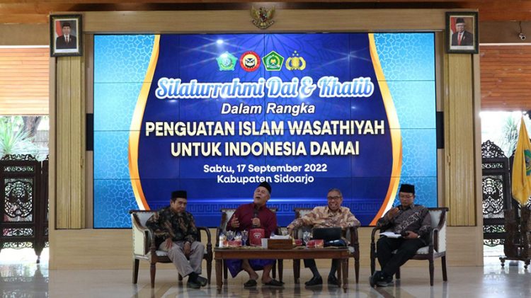 Silaturahim Dai Khatib dalam rangka Penguatan Islam Wasathiyah untuk Indonesia Damai di Pendopo Pemerintah Kabupaten Sidoarjo Sabtu 179 Kegiatan tersebut dipelopori Densus 88 Antiteror Mabes Polri dalam upaya mempersempit ruang gerak paham radikalisme dan terorisme Dok LINES