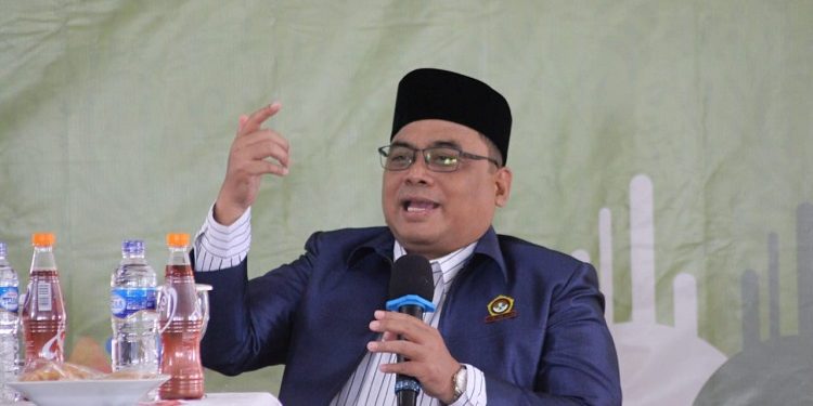Ketua DPW LDII Jawa Timur KH Moch Amrodji Konawi saat memberi tausyiah pengajian akbar ukhuwah Islamiyah LDII Malang di Masjid Roudhotul Jannah, Sukun, Malang, Sabtu (29/10). Dok: LINES.