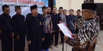 Ketua DPD LDII Banyuwangi H Astro Junaedi melantik kepengurusan lima Pimpinan Cabang PC Periode 2022 2027 Dok LINES
