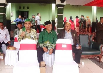 Wakil Ketua DPD LDII Kabupaten Bojonegoro H. Agus Aripin (kanan) saat hadiri Peringatan HUT ke-77 TNI di Lapangan Kodim 0813, Rabu (5/10). Dok: LINES.