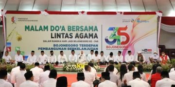 Kabupaten Bojonegoro menggelar malam doa bersama lintas agama sehari sebelum peringatan Hari Jadi ke 345 Kabupaetn Bojonegoro Rabu 1910