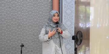 Ketua DPP LDII Bidang Pemberdayaan Perempuan dan Kesejahteraan Keluarga Siti Nurannisaa memberikan pembekalan keterampilan parenting bagi remaja putri dan ibu ibu dalam mengelola rumah tangga Minggu 210 Dok LINES