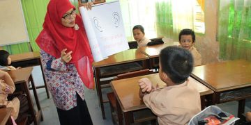 Guru SD Mengajar Limawaktu Photo