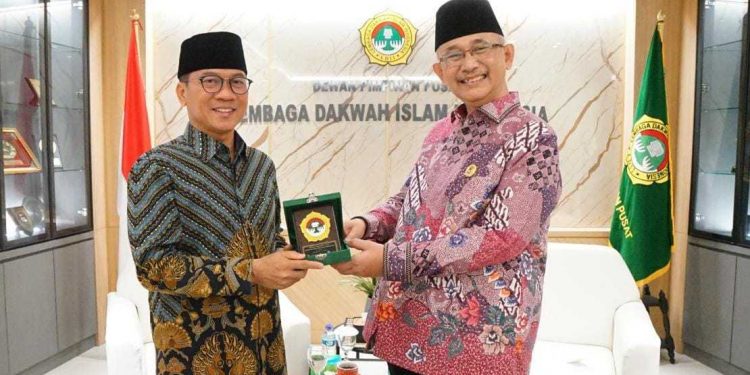 Wakil Ketua MPR RI Yandri Susanto (kiri) ungkapkan, LDII Mencerminkan Ke-Indonesia-an. Dok: LINES.