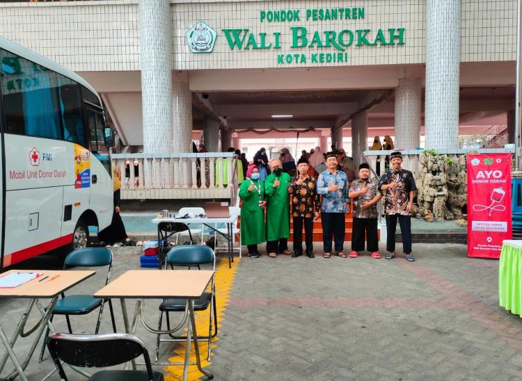 Bakti sosial donor darah pada peringatan Hari Amal Bhakti HAB Kementerian Agama ke 77 di Ponpes Wali Barokah Kediri Rabu 1611 Dok LINES