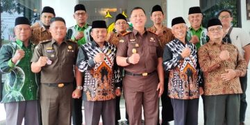 Kepala Kejaksaan Negeri Kajari Blitar Erry Pudyanto Marwantono bersama Pengurus DPD LDII Kota dan Kabupaten Blitar Rabu 2812 Dok LINES