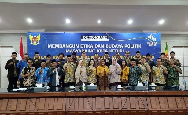 Badan Kesatuan Bangsa dan Politik (Bakesbangpol) Kota Kediri menghelat Workshop Pendidikan Politik di di Ruang Joyoboyo Kota, Balai Kota Kediri, Kamis (15/12). Dok: LINES.