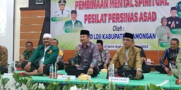 Bupati Lamongan H Yuhronur Efendy beri arahan pada 300 pesilat Persinas ASAD di Aula Al Karim PC LDII Kecamatan Sugio Kamis 1512 Dok LINES