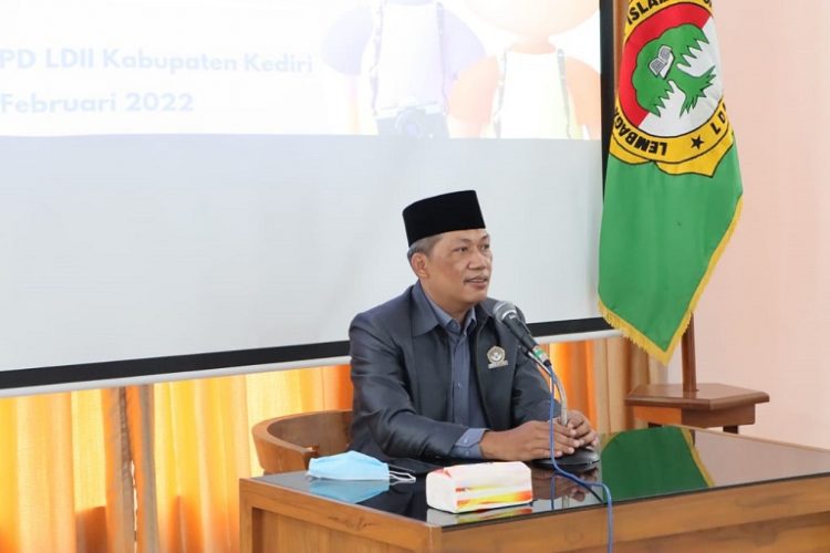 Ketua DPD LDII Kota Kediri H Agung Riyanto meminta masyarakat tetap waspada dan melindungi data pribadi di media sosial Kamis 812 DoK LINES