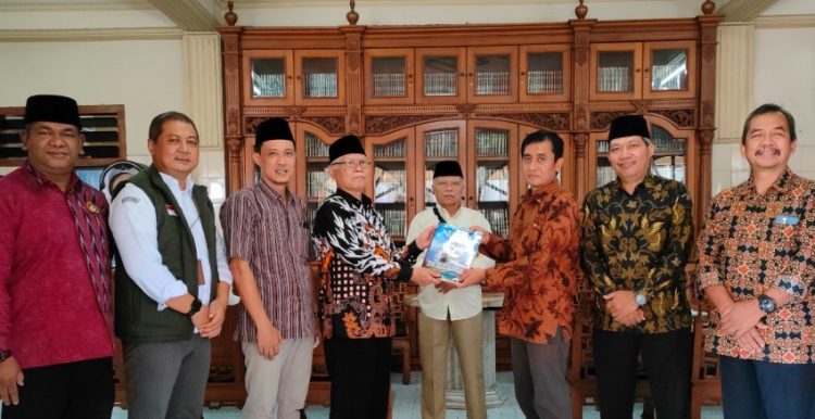 KPU Kota Kediri memberikan pesan kepada seluruh masyarakat agar lebih hati hati dalam memberikan data pribadi kepada orang lain Jumat 1811 Dok LINES