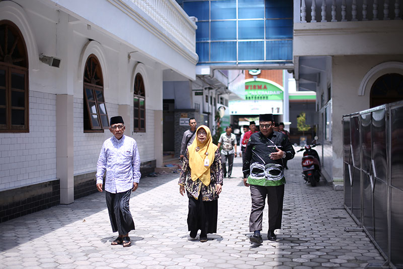Kepala UPBJJ-UT Surabaya Dr Suparti (tengah) berkunjung ke Ponpes Al Ubaidah Kertosono, Nganjuk. Dok: LINES.