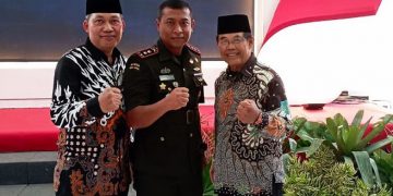 Ketua DPD LDII Kota Kediri kiri H Agung Riyanto dan H Usman Arif bersama Dandim 0809Kediri Letkol Inf Ruly Eko Suryawan Dok LINES