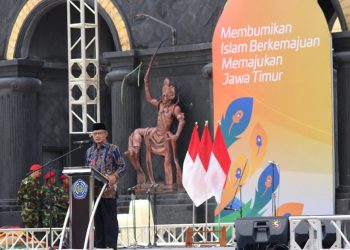 Ketua Umum Pimpinan Pusat Muhammadiyah KH Haedar Nashir membuka Musywil ke-16 Muhammadiyah Jawa Timur yang diselenggarakan di Alun-Alun Ponorogo, Sabtu (24/12). Dok: LINES.