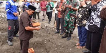 Peletakan batu pertama pembangunan Rusun santri Ponpes Pondok Blawe oleh Camat Purwoasri Nur Said Selasa 2712 Dok LINES