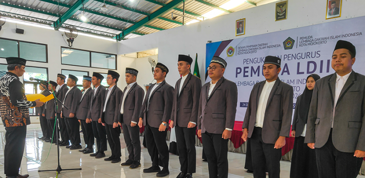 Pengukuhan Pemuda LDII Kota Mojokerto di Gedung Serbaguna Budi Utomo Surodinawan Sabtu 2412 Menurut Ketua GP Ansor Kota Mojokerto Ahmad Syaifullah pemuda menjadi salah satu tumpuan dalam menghadapi bonus demografi Dok LINES