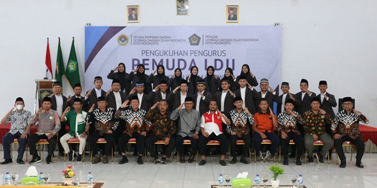 Pelantikan pengurus Pemuda LDII masa bakti 2022-2026 di Gedung Serbaguna Budi Utomo, Surodinawan, Sabtu (24/12). Dok: LINES.