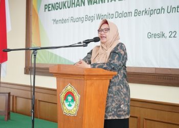 Wakil Bupati Gresik Hj Aminatun Habibah saat memberi pengarahan pada pengurus Wanita LDII Kabupaten Gresik, Kamis (22/12). Dok: LINES.