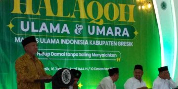 Majelis Ulama Indonesia MUI Kabupaten Gresik menggelar Halaqah Ulama dan Umara bertempat di aula Masjid Agung Gresik MAG Sabtu 1012 Foto LINES