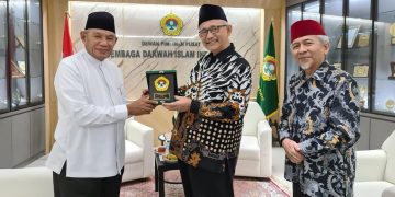 Ketua MUI Maluku KH Abdullah Latuapo silaturrahim ke Kantor DPP LDII bertemu dengan Ketua Umum DPP LDII KH Chriswanto Santoso dan Ketua Bidang Pendidikan Agama dan Dakwah KH Aceng Karimullah Foto LINES