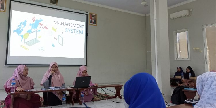Sarasehan dan Management System dengan tema "Menjadi Pengurus Religius di Era Digital", Minggu (15/1) di Masjid At-Taqwa, Surabaya. Dok: LINES.