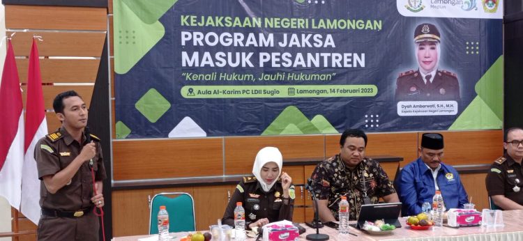 DPD LDII Lamongan adakan Pengajian Hukum bagi pemuda dan santri di Aula Al Karim Kecamatan Sugio Lamongan Selasa 142