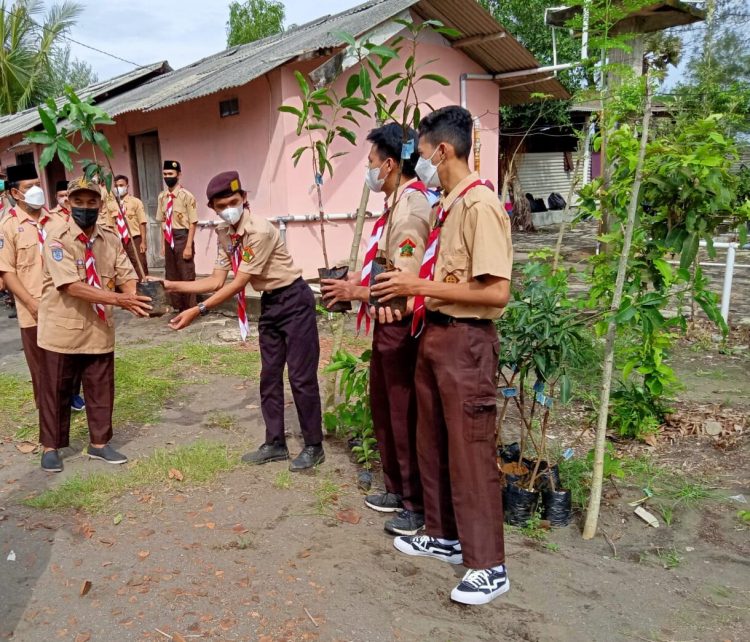 Hari Pramuka Sedunia atau Hari Kepanduan Sedunia diperingati tiap 22 Februari. Tanggal diambil dari hari lahir pendiri gerakan kepramukaan dunia, Jenderal Robert Baden Powell, 166 tahun lalu, tepatnya 1987.