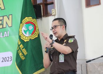 Kejaksaan Tinggi (Kejati) Sulteng menggelar penyuluhan hukum program Jaksa Masuk Pesantren, Kamis (23/2) di Ponpes Shirotol Mustaqim, Palu.
