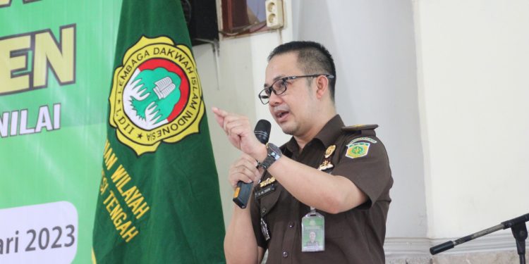 Kejaksaan Tinggi (Kejati) Sulteng menggelar penyuluhan hukum program Jaksa Masuk Pesantren, Kamis (23/2) di Ponpes Shirotol Mustaqim, Palu.