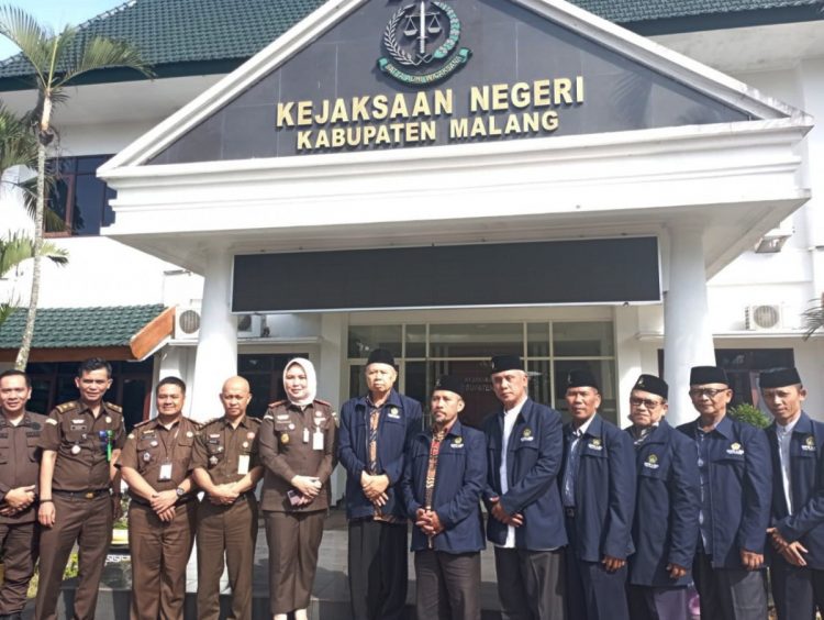 Kepala Kejaksaan Negeri Kajari Kabupaten Malang Diah Yuliastuti menerima kunjungan pengurus DPD LDII Kabupaten Malang Kamis 121 Dok LINES