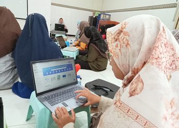 Workshop Pelatihan Canva Tingkat Dasar yang diadakan oleh Tim INFOKOM DPD LDII Surabaya di Aula Masjid Miftakhul Jannah , Sabtu (18/2) . Dok: LINES.