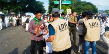 Pemuda LDII Jawa Timur membagikan 12000 botol air mineral kepada peserta Resepsi Puncak Satu Abad Nahdlatul Ulama NU Selasa 72 Dok LINES