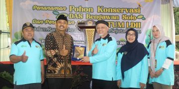 DPP LDII melakukan penanaman pohon sekaligus meresmikan arboretum yang dibangun di sekitar Perkebunan Teh Jamus Ngawi Jawa Timur Peresmian dilakukan oleh Bupati Ngawi Ony Anwar Harsono Minggu 192