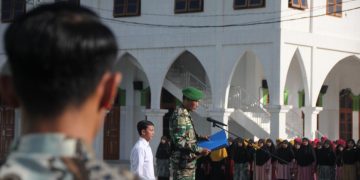 Pondok Pesantren Ponpes Millenium Alfiena Lengkong Nganjuk Jawa Timur menggelar upacara bendera Jumat 33