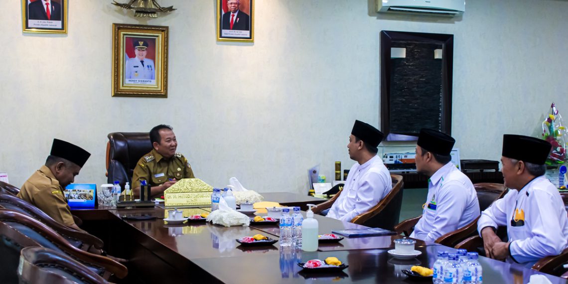 Ketua DPD LDII Jember H. Akhmad Malik Afandi, S.P silaturahim ke Bupati Jember, di kantor Pemerintahan Kabupaten Jember, Senin 13 Maret 2023.