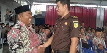Kejaksaan Negeri Kejari menggelar penyuluhan Empat Pilar Kebangsaan dan Kesadaran Hukum pada Kamis 162 di Pondok Pesantren Baitul Hikmah Al Manshurin Ngawi