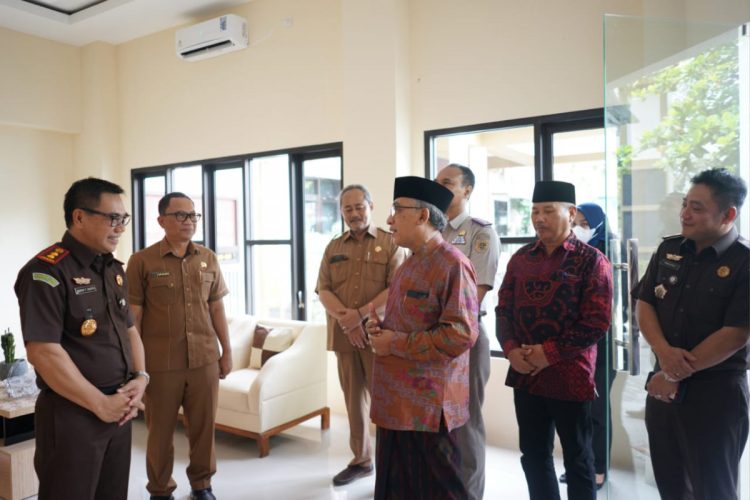Pengasuh Ponpes Al Ubaidah Kertosono Nganjuk Habib Ubaidillah Alhasany hadiri peresmian gedung Pelayanan Terpadu Satu Pintu PTSP Selasa 72