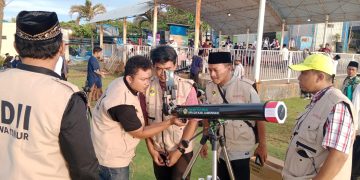 Tim Rukyat Hilal DPD LDII Lamongan mengikuti kegiatan Rukyatul Hilal untuk menentukan tanggal 1 Ramadhan 1444 H