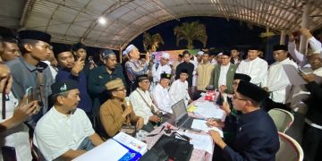 Tim Rukyatul Hilal di Markaz Tanjung Kodok Melakukan pemantauan di Tanjung Kodok Lamongan Rabu 2203 Dok  Lines