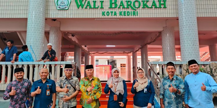 BPJS Kesehatan menyosialisasikan program Jaminan Kesehatan Nasional (JKN) kepada warga Pondok Pesantren (Ponpes) Wali Barokah, Kota Kediri. Kamis (9/3). Dok: LINES.