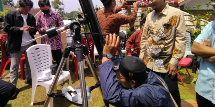 DPD LDII Jember mengikuti pelatihan penggunaan alat untuk penentuan awal puasa Ramadhan DPP LDII dilaksanakan di Bandung Senin (20/3). Dok : Lines.