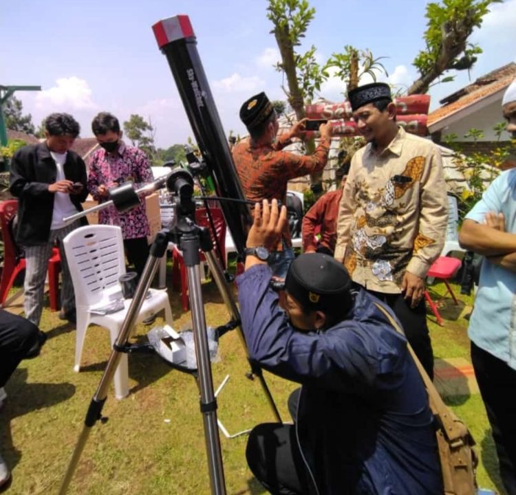 DPD LDII Jember mengikuti pelatihan penggunaan alat untuk penentuan awal puasa Ramadhan DPP LDII dilaksanakan di Bandung Senin 203 Dok Lines | LDII JAWA TIMUR DPD LDII Jember mengikuti pelatihan penggunaan alat untuk penentuan awal puasa Ramadhan DPP LDII dilaksanakan di Bandung Senin 203 Dok Lines