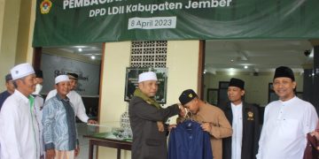 DPD LDII Kabupaten Jember bagikan pakaian barokah kepada Dhuafa di Bulan Ramadhan pada 84 Dok  LINES