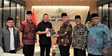 Ketua Komisi IV DPR RI Sudin mengapresiasi pengabdian LDII melalui delapan bidang saat mengunjungi Kantor DPP LDII Patal Senayan Jakarta Selatan Jumat 96