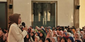 Staf Ahli Tim Penggerak PKK Kabupaten Sidoarjo Hj Sriyatun Subandi beri pembekalan 2000 remaja LDII Sidoarjo Minggu 186 Dok LINES