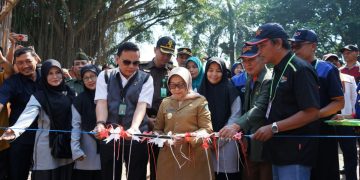 Bupati Jombang Hj Mundjidah membuka kemah CAI di Kosambiwojo Wonosalam Senin 107 Dok LINES