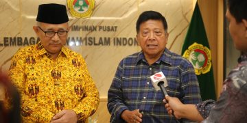 Anggota DPR RI Komisi VIII Mindo Sianipar kanan berkunjung ke kantor DPP LDII Patal Senayan Jakarta Kamis 67 Foto LINES