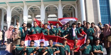 Pemuda LDII berkumpul di depan Masjid Nasional Al Akbar Surabaya usai mengikuti jalan sehat 1 Muharram Pemprov Jatim Rabu 197 Dok  LINES